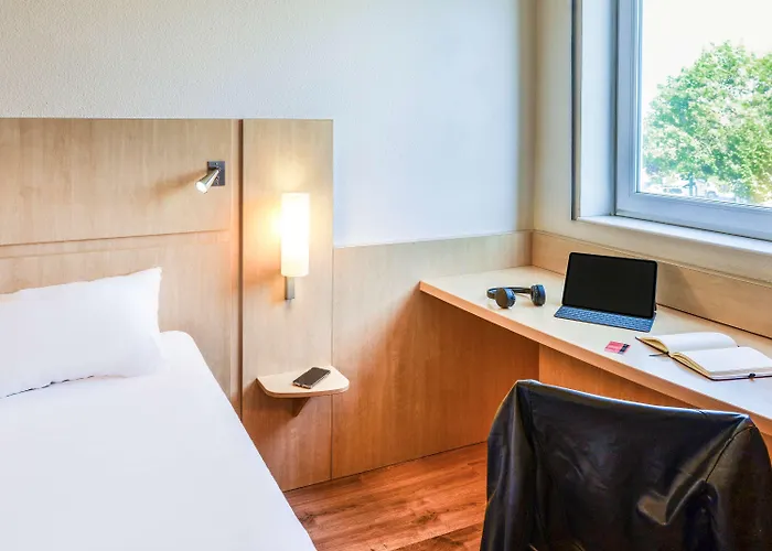 Ibis Ferrand Montferrand מלון